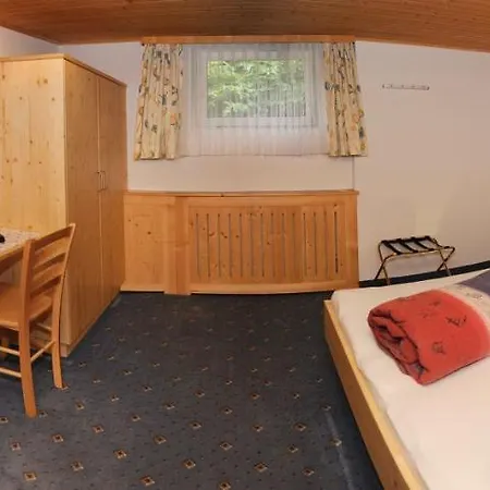 Backstuba Gæstehus Partenen